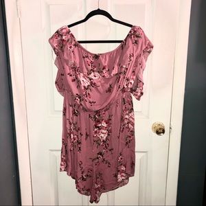 Floral Short Romper w. Ruffle Sleeves